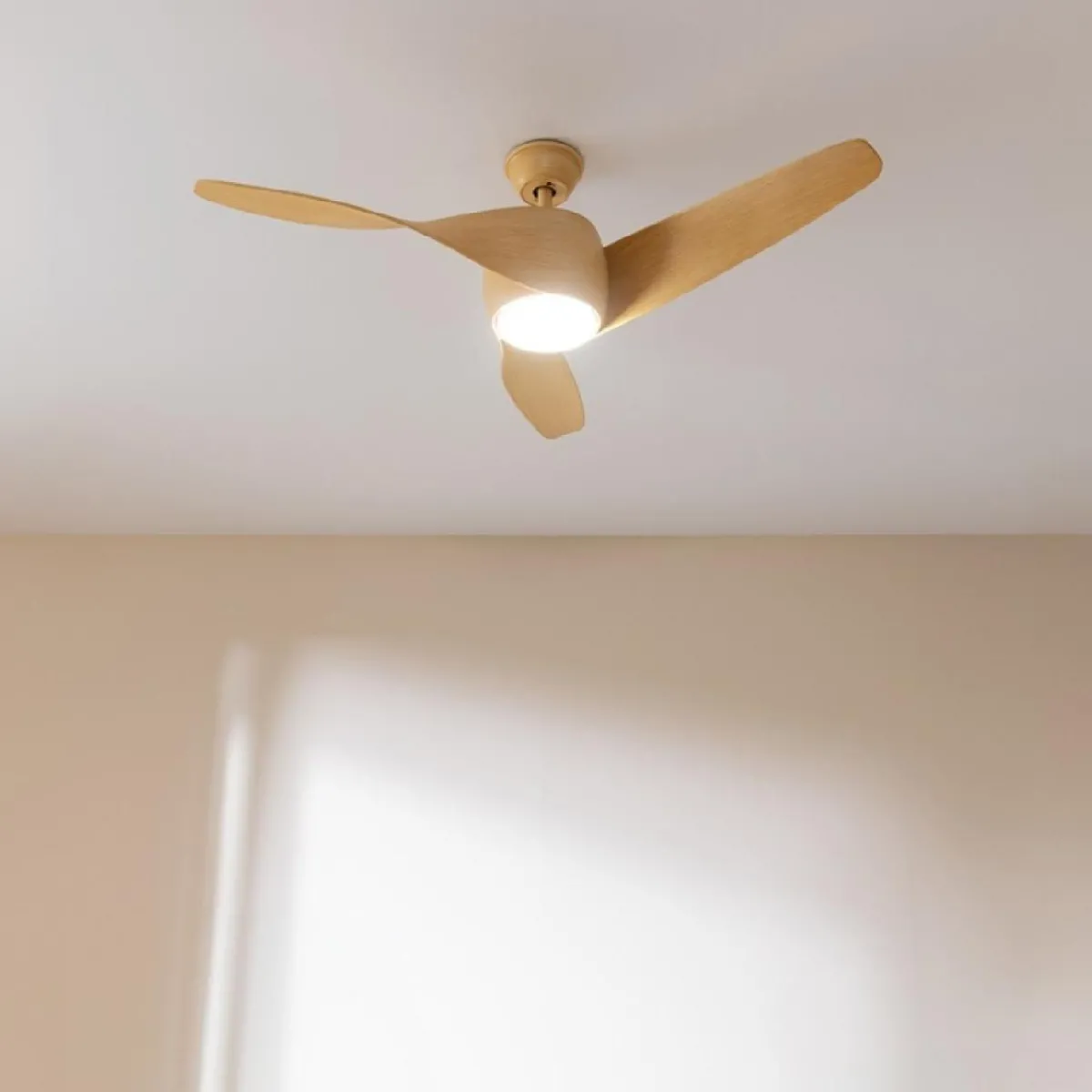 Sale MyMobel Cecotec Ventiladores de techo con luz EnergySilence Aero 5290 LightWood