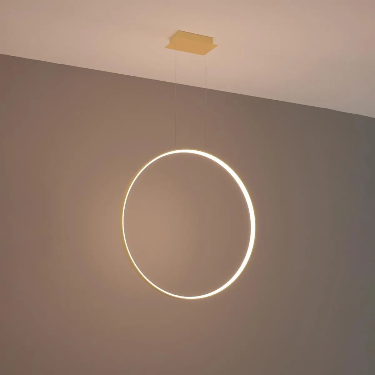 Outlet MyMobel Sollux Lámpara colgante RIO 78 LED dorado 3000K 3000K