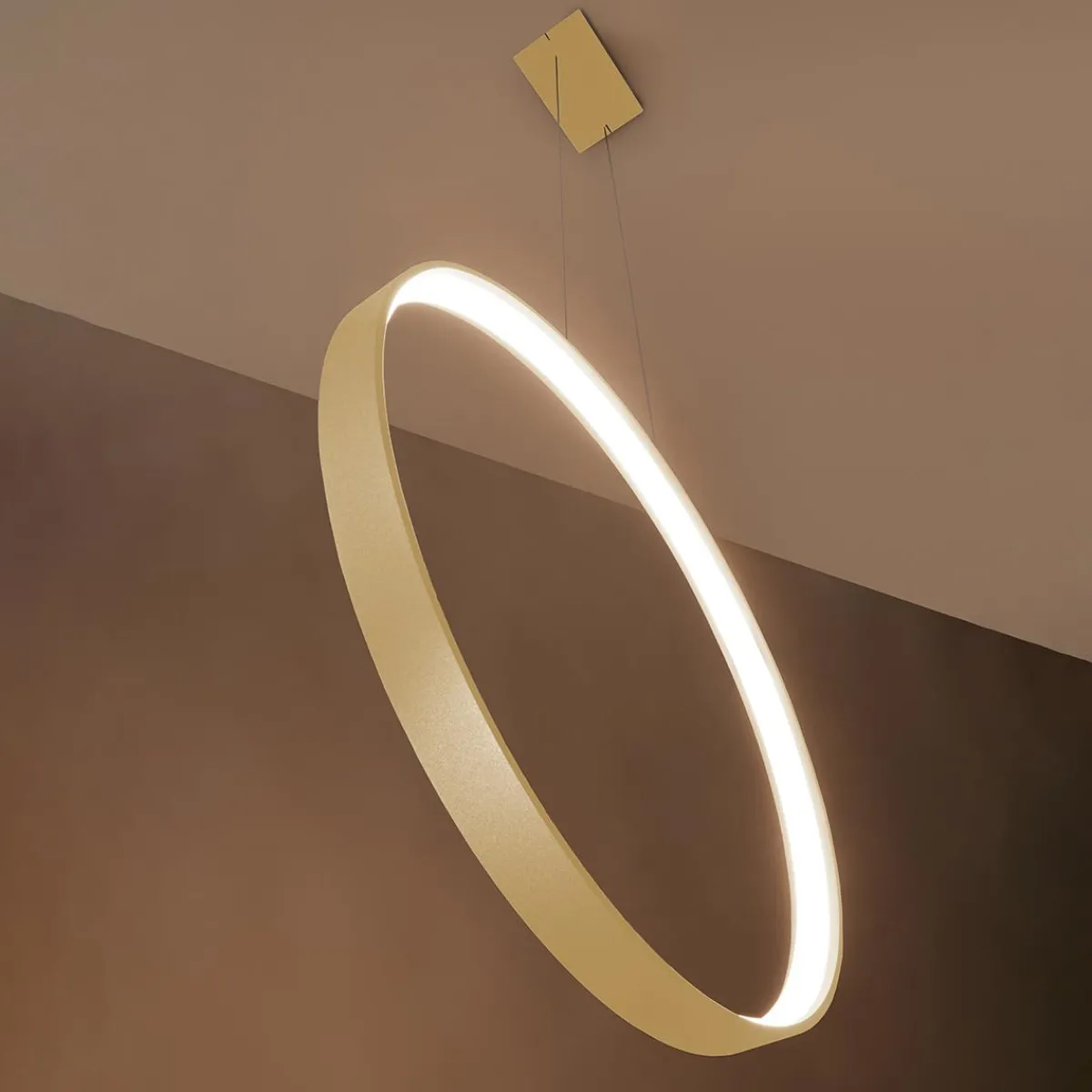 Outlet MyMobel Sollux Lámpara colgante RIO 78 LED dorado 3000K 3000K